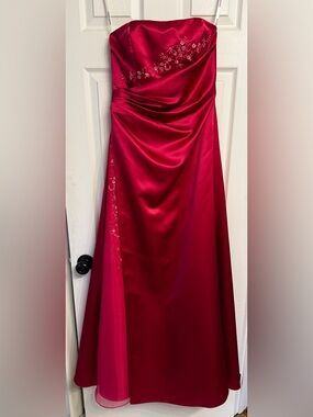 David’s Bridal Strapless Y2K Formal Prom Bridesmaid Gown